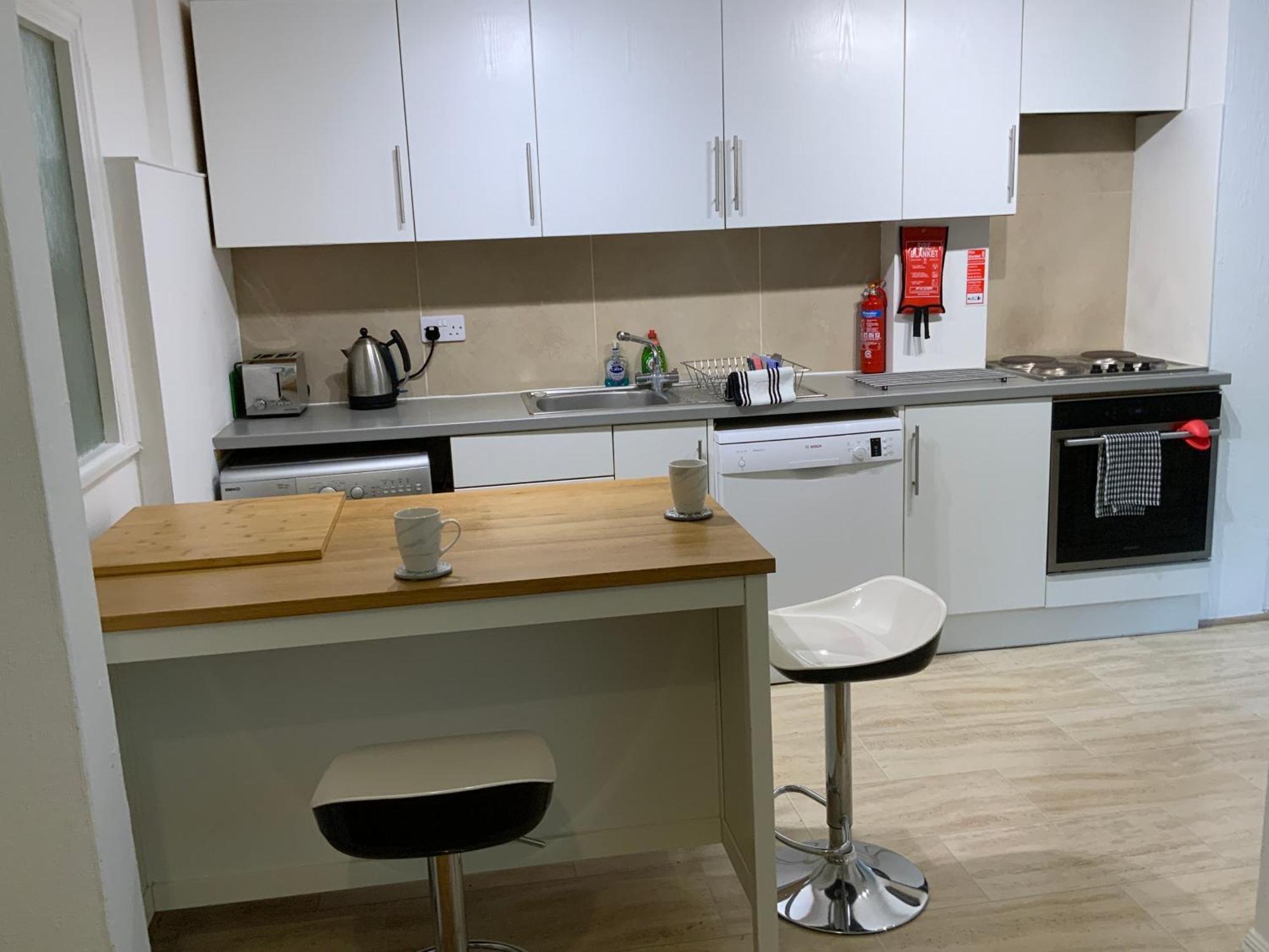 Right By Leigh Broadway Private Garden Large Ground Fl Apt Сътън он Сий Екстериор снимка