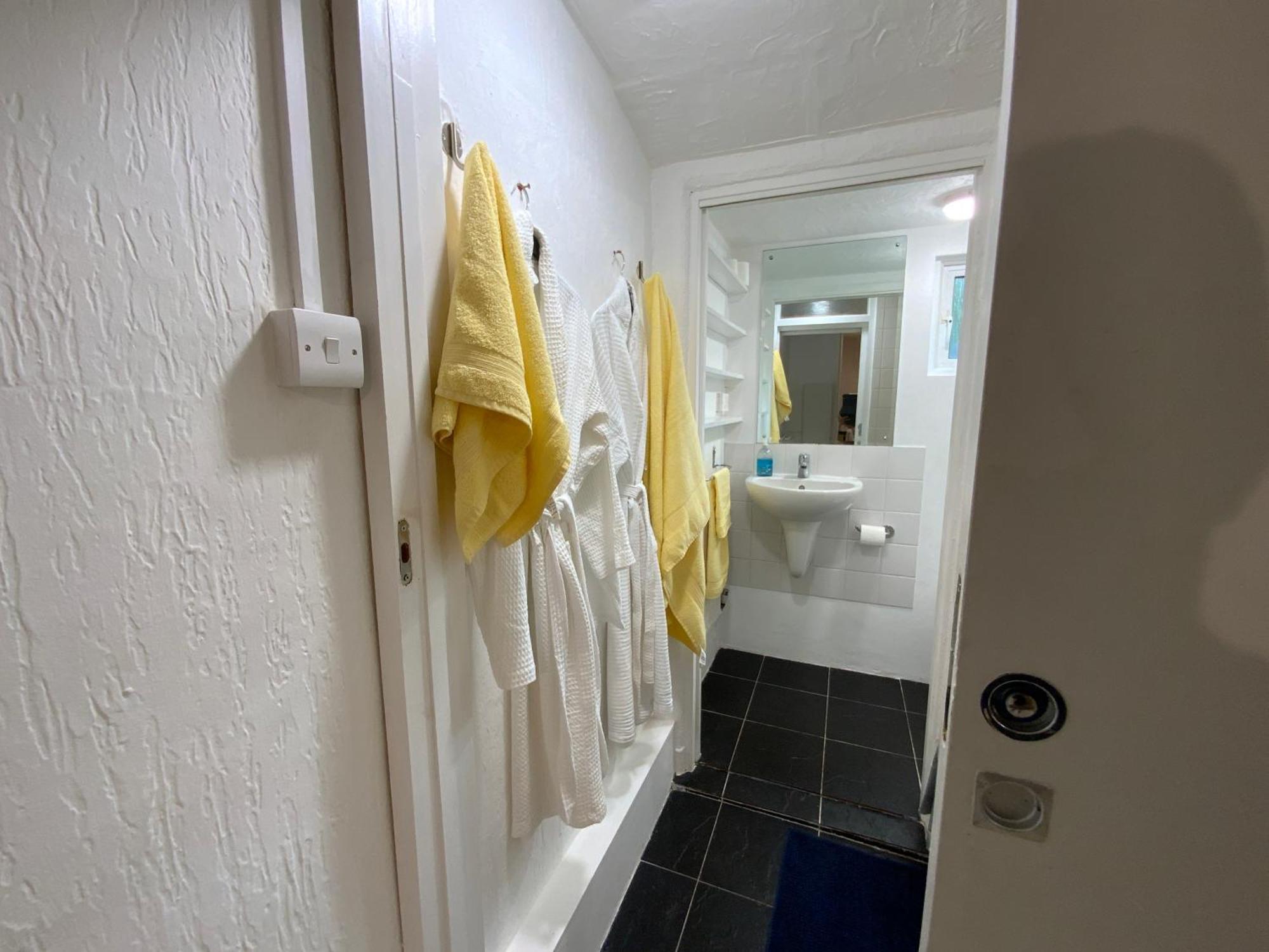 Right By Leigh Broadway Private Garden Large Ground Fl Apt Сътън он Сий Екстериор снимка