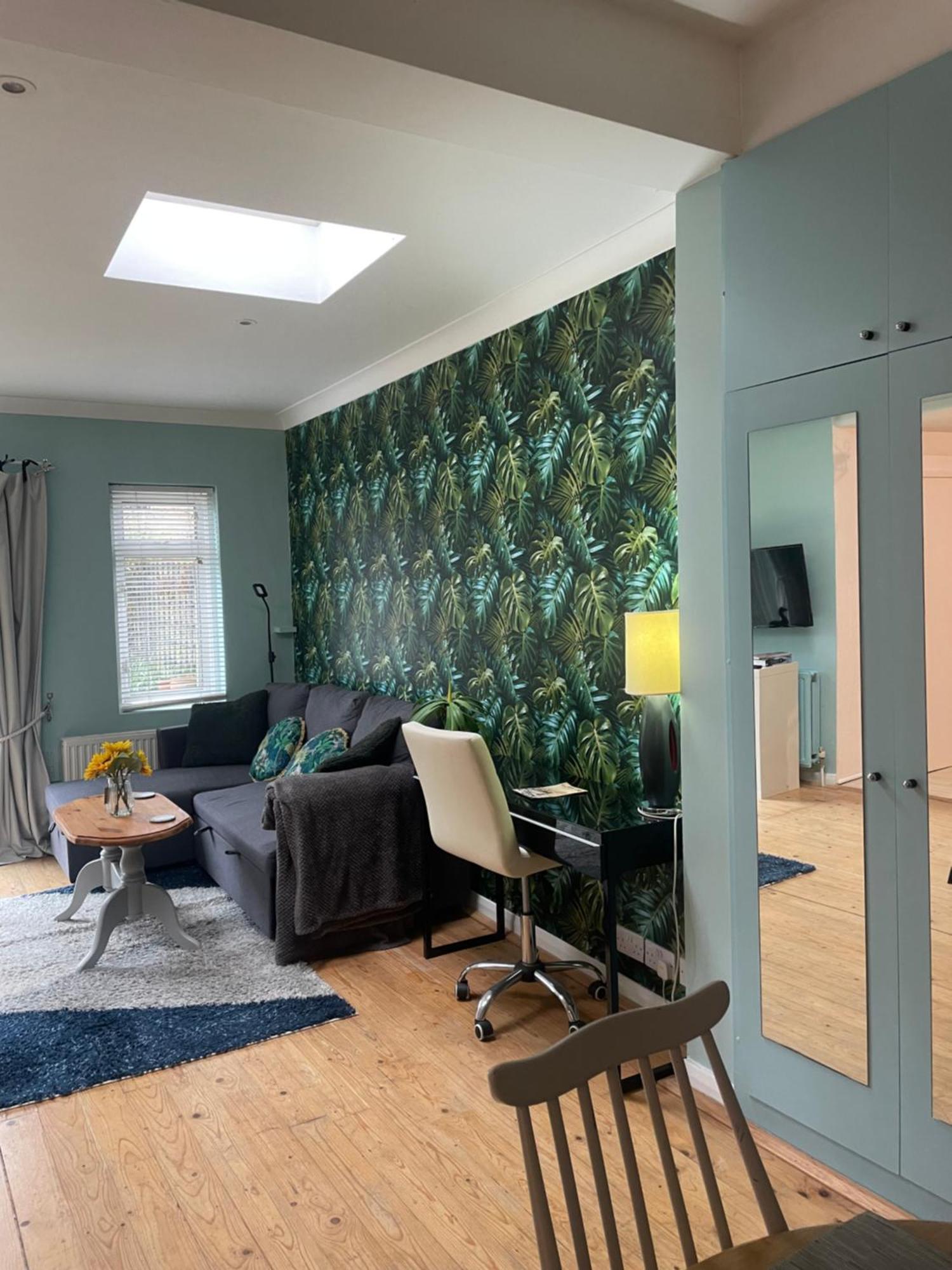 Right By Leigh Broadway Private Garden Large Ground Fl Apt Сътън он Сий Екстериор снимка