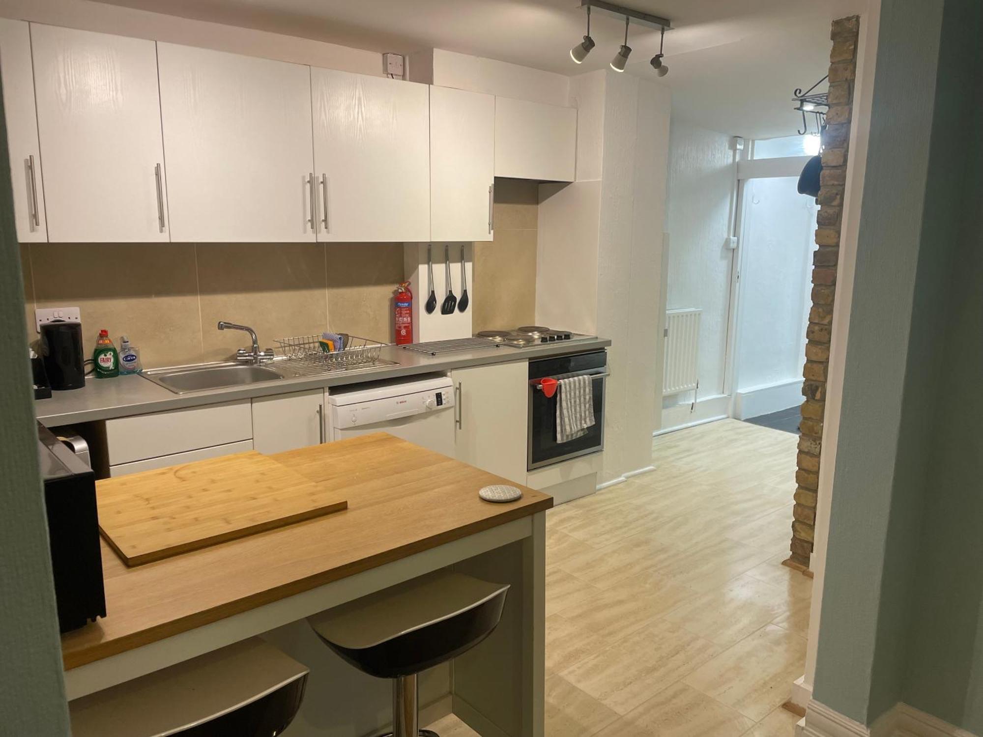 Right By Leigh Broadway Private Garden Large Ground Fl Apt Сътън он Сий Екстериор снимка